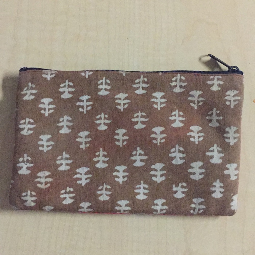 Beautiful Cloth Pouch - Picture 2 of 3